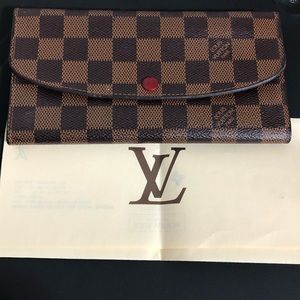 Authentic emelie wallet Louis Vuitton damier